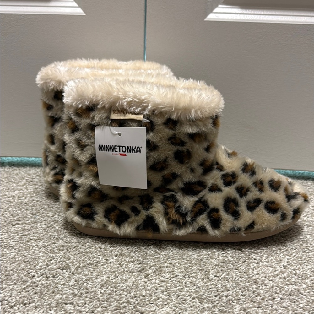 Minnetonka Leopard Print Slippers